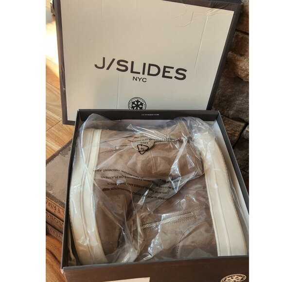 J Slides Suede Truly Waterproof - Picture 1 of 9